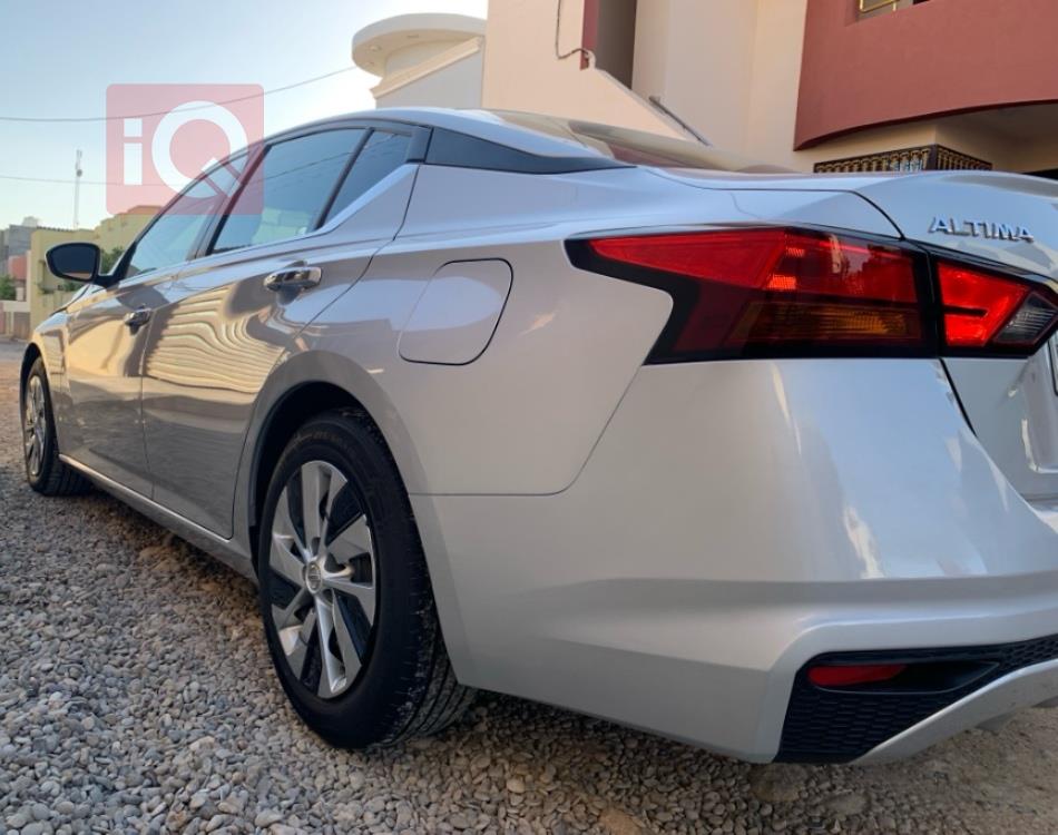 نيسان ألتيما